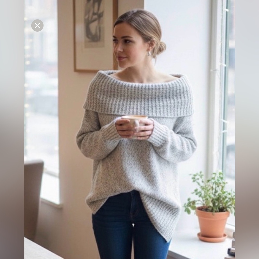 Cozy DKNY Off-the-Shoulder Ribbed Sweater in Light Gray NWT